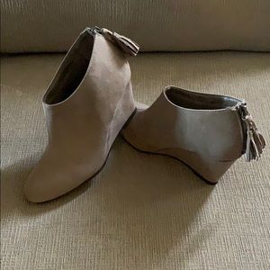 NWOT Chinese Laundry wedge ankle booties